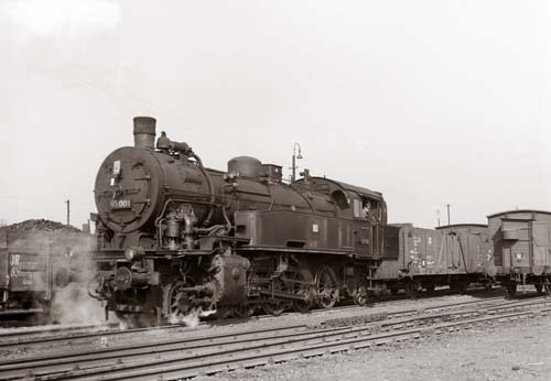 93 001