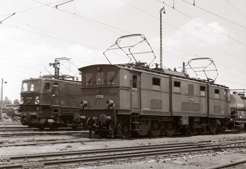 E 77 52 E 77 52